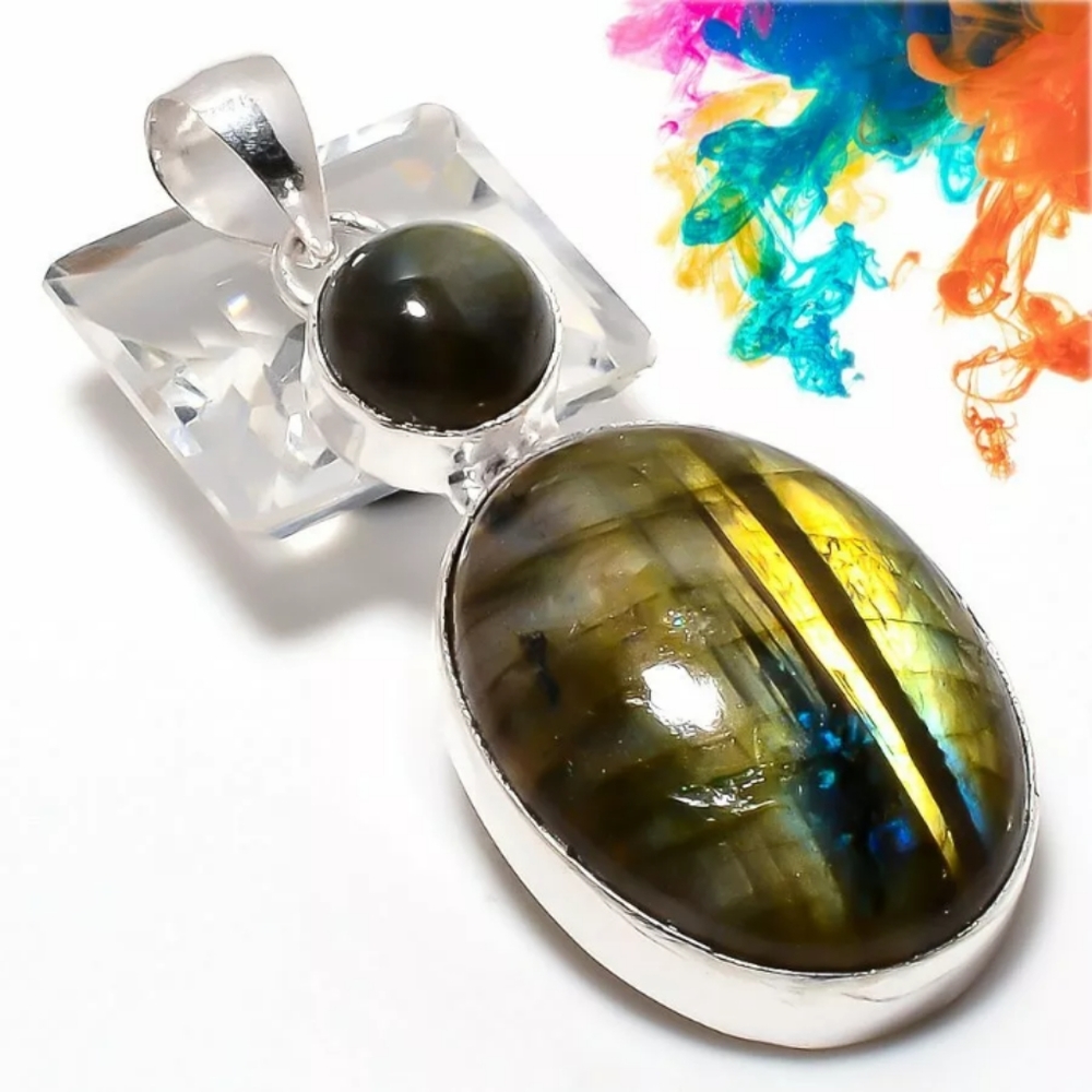 FINAL PRICE DROP! Beautiful Labradorite Pendant